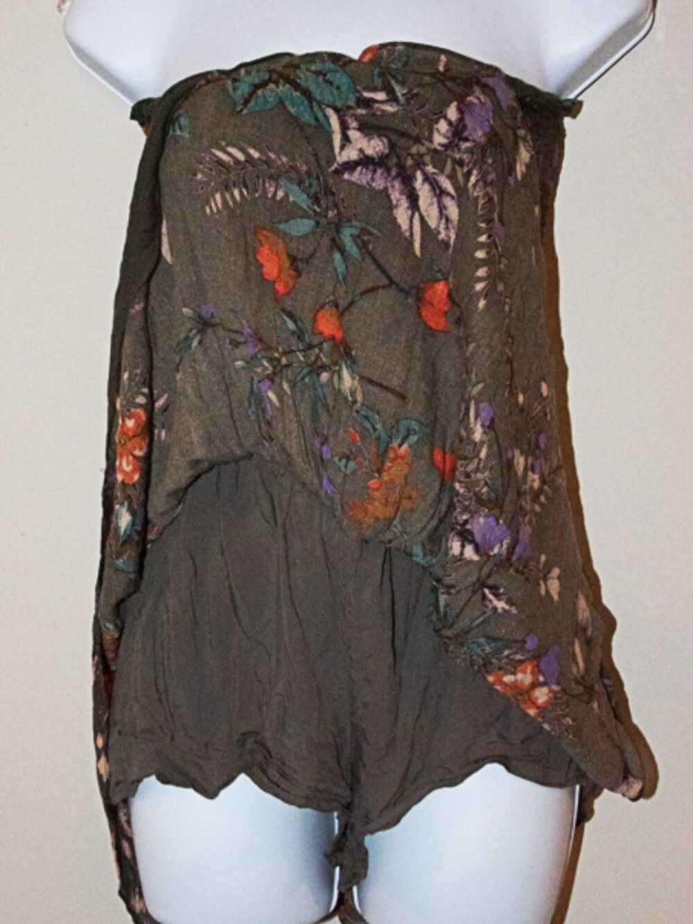 Mahina Floral Mini Romper Size Small - Picture 3 of 4